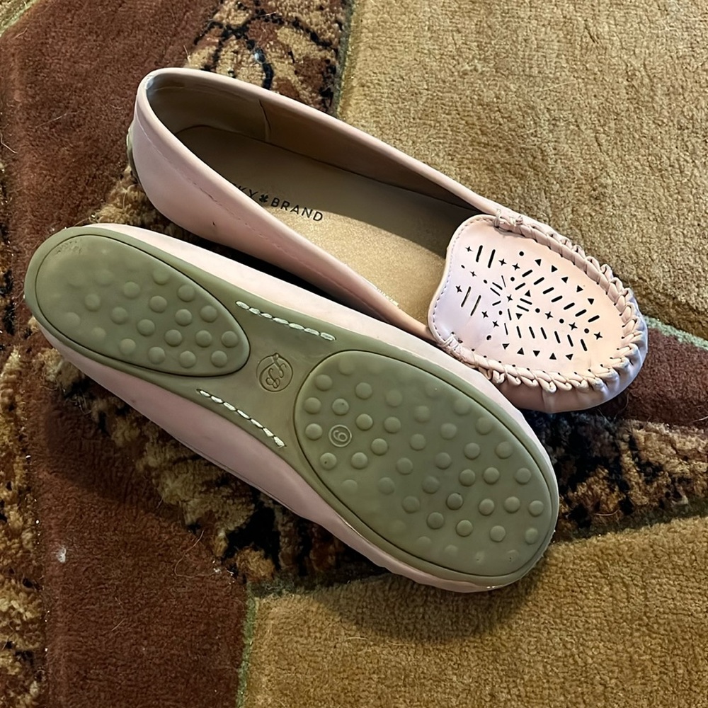Pink dress shoes